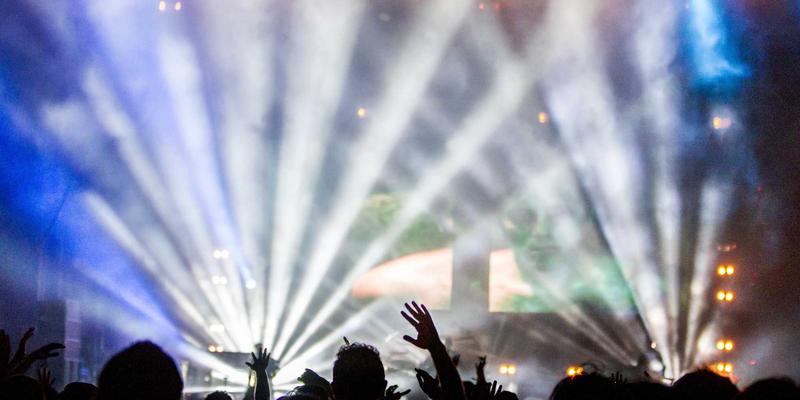 网站托管与服务器安全必修课：如何通过WHOIS隐私保护守护企业邮箱与个人数据